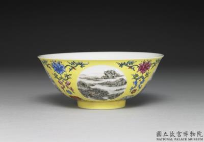 图片[2]-Pair of food bowls in yang-ts’ai enamels in yellow ground incised with pattern of flower brocade and landscape decor 1743 (Ch’ien-lung reign)-China Archive